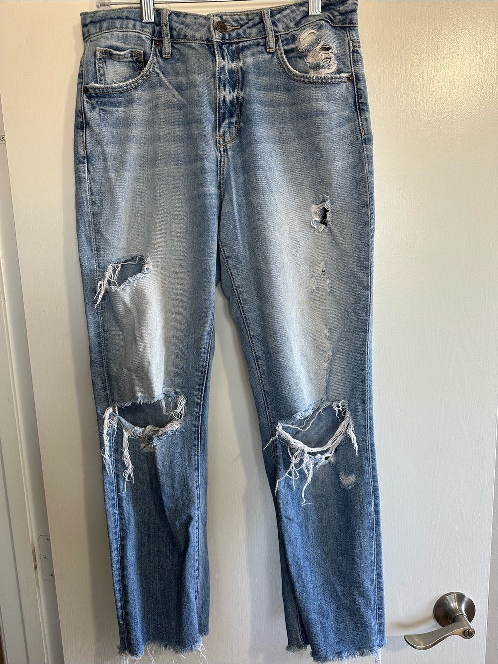 Hidden Jeans, Size 28 Distressed Ripped Light Wash Cropped Jeans